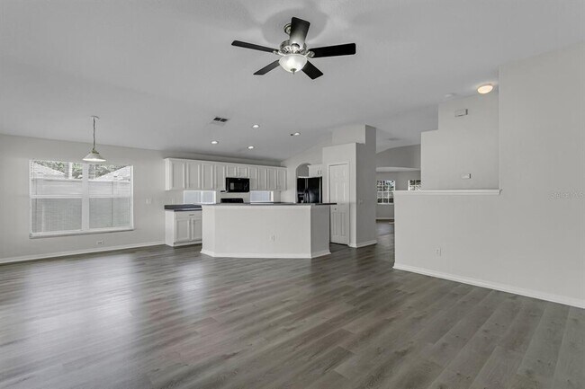 Building Photo - 15412 Montilla Loop