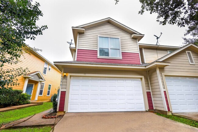 Building Photo - 2418 Allred Dr