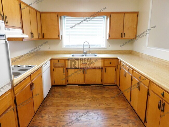 Building Photo - 604 Pineburr Rd