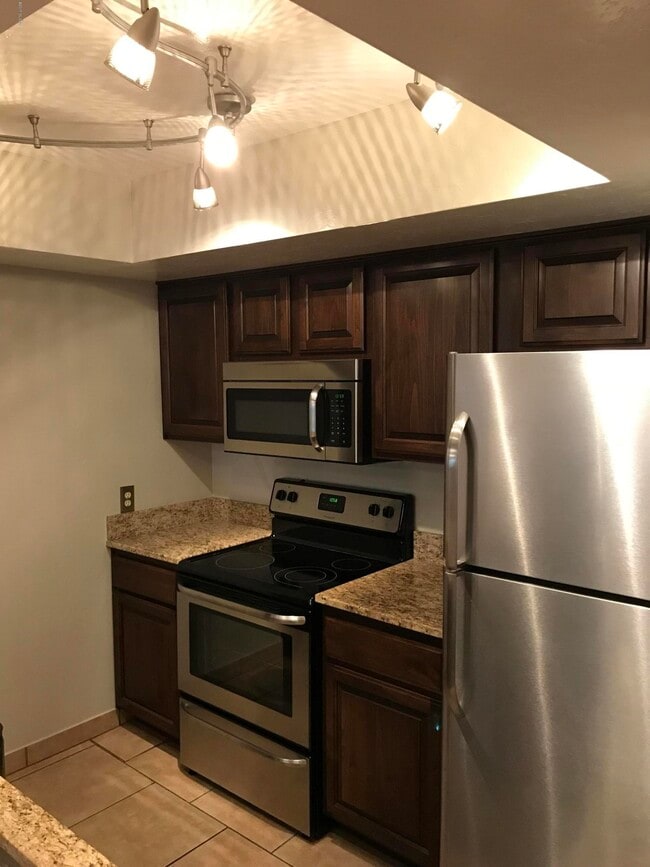 Building Photo - 4020 N Weimer Pl