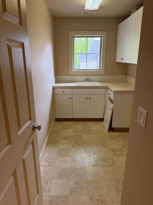 Building Photo - Large Rock Creek Single Family Home