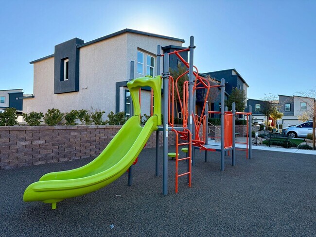 Building Photo - New Townhome for Rent in the Highly Desirable Southwest Area!