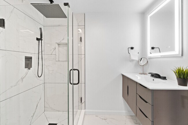 Building Photo - 16 E 32nd St