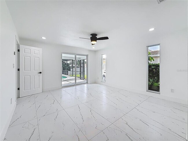 Building Photo - 1900 Sandpiper Dr