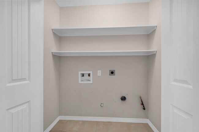 Building Photo - 119 Golfview Ct
