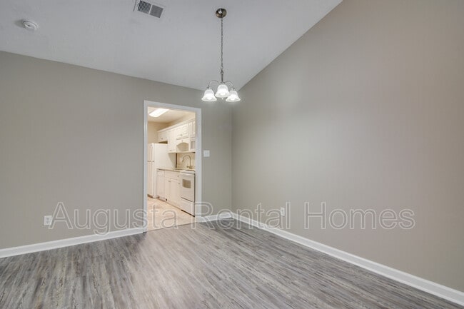 Building Photo - 525 Edgecliff Ln