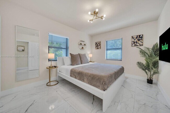 Building Photo - 305 NW 124th St