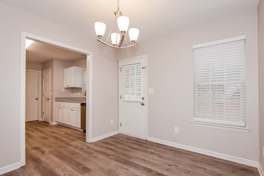 Building Photo - 905 Grassy Patch Ln