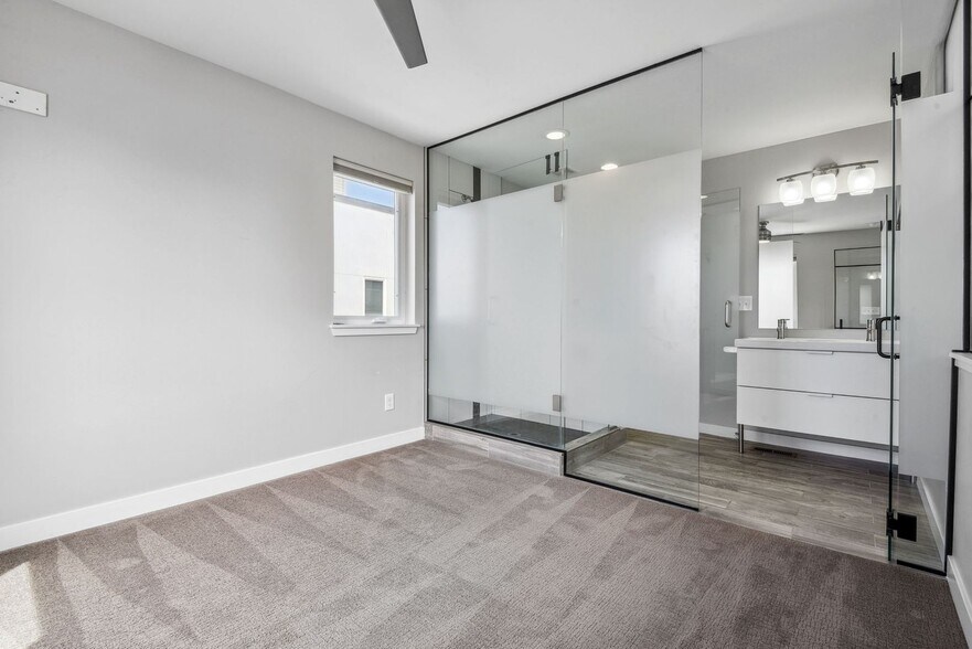 Building Photo - 1551 W 43rd Ave