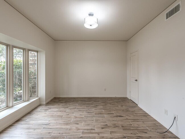 Building Photo - 14703 Barryknoll Ln