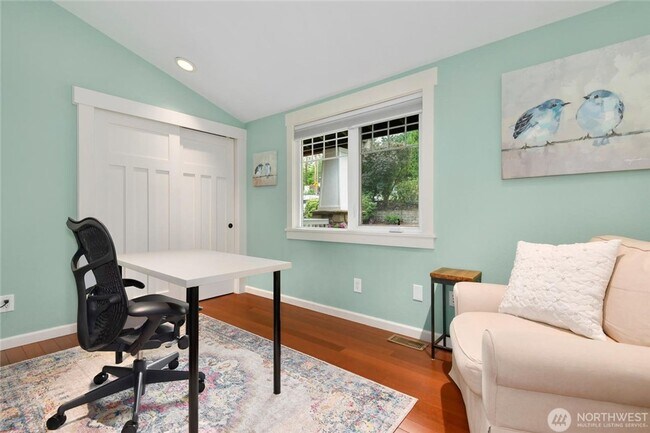 Building Photo - 5Bd/3.5Ba Newcastle House