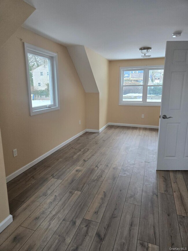 Building Photo - 128 Bayville Ave