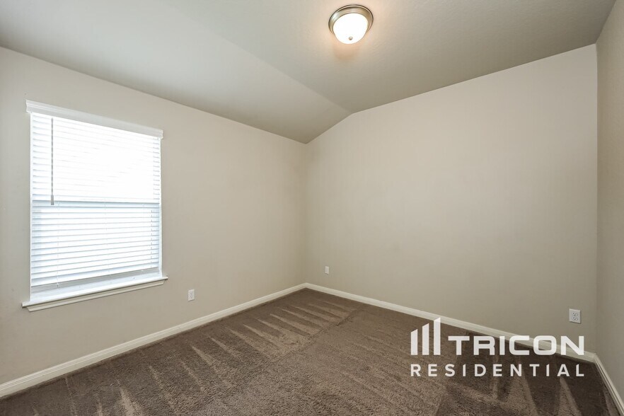 Building Photo - 13518 Emerson Wy