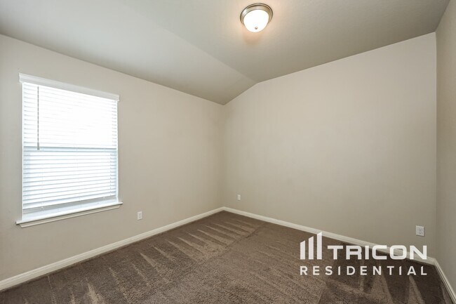 Building Photo - 5540 Shasta Pl