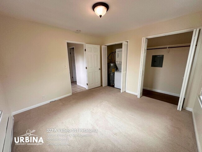 Building Photo - Charming Midtown Petaluma 2BD Duplex w/ Fenced Yard