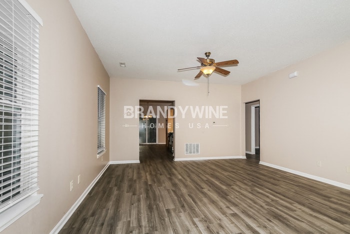 Building Photo - 7215 Parklake Pl