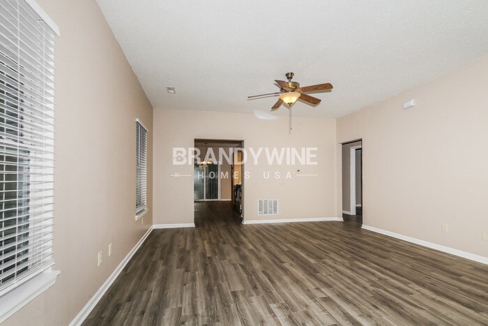 Building Photo - 7215 Parklake Pl