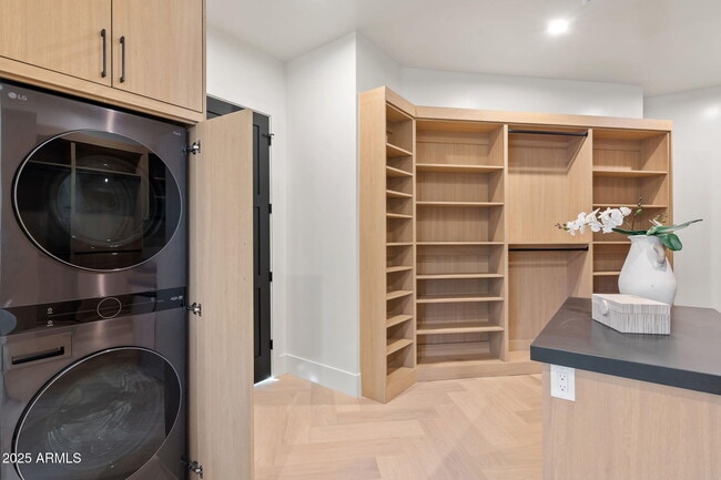 Building Photo - 3135 E Palo Verde Dr