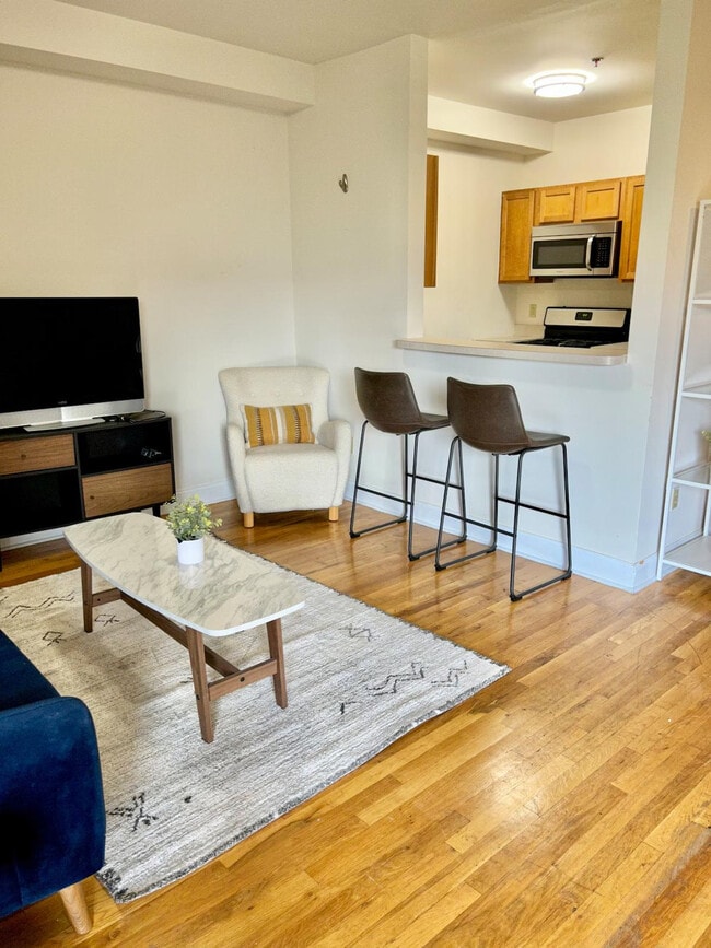 Building Photo - 416 Madison St