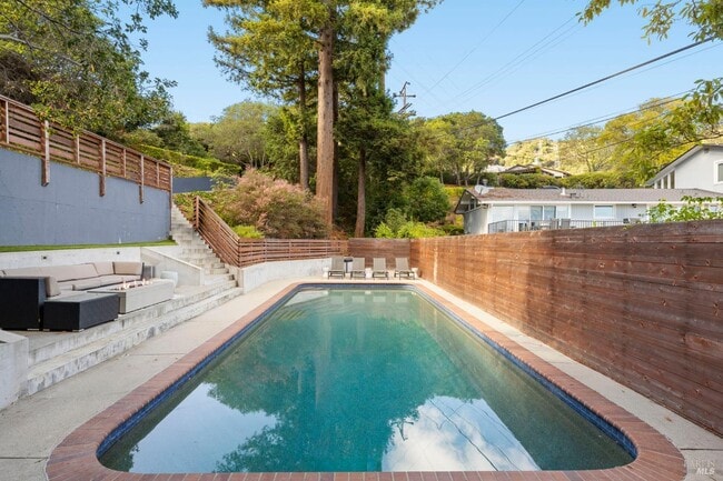 Building Photo - 48 Junipero Serra Ave