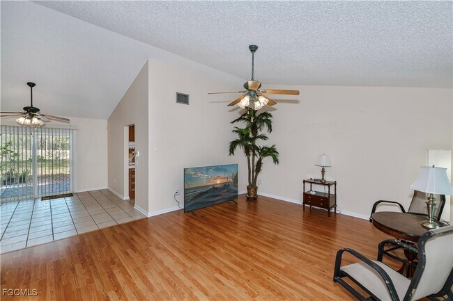 Building Photo - 4001 E Sunflower Cir