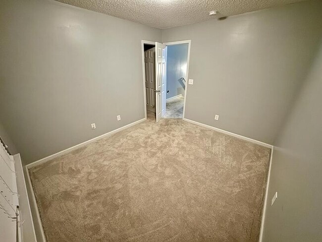Building Photo - 322 Clover Brook Dr