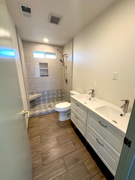 Bathroom - 11090 Sanchez St