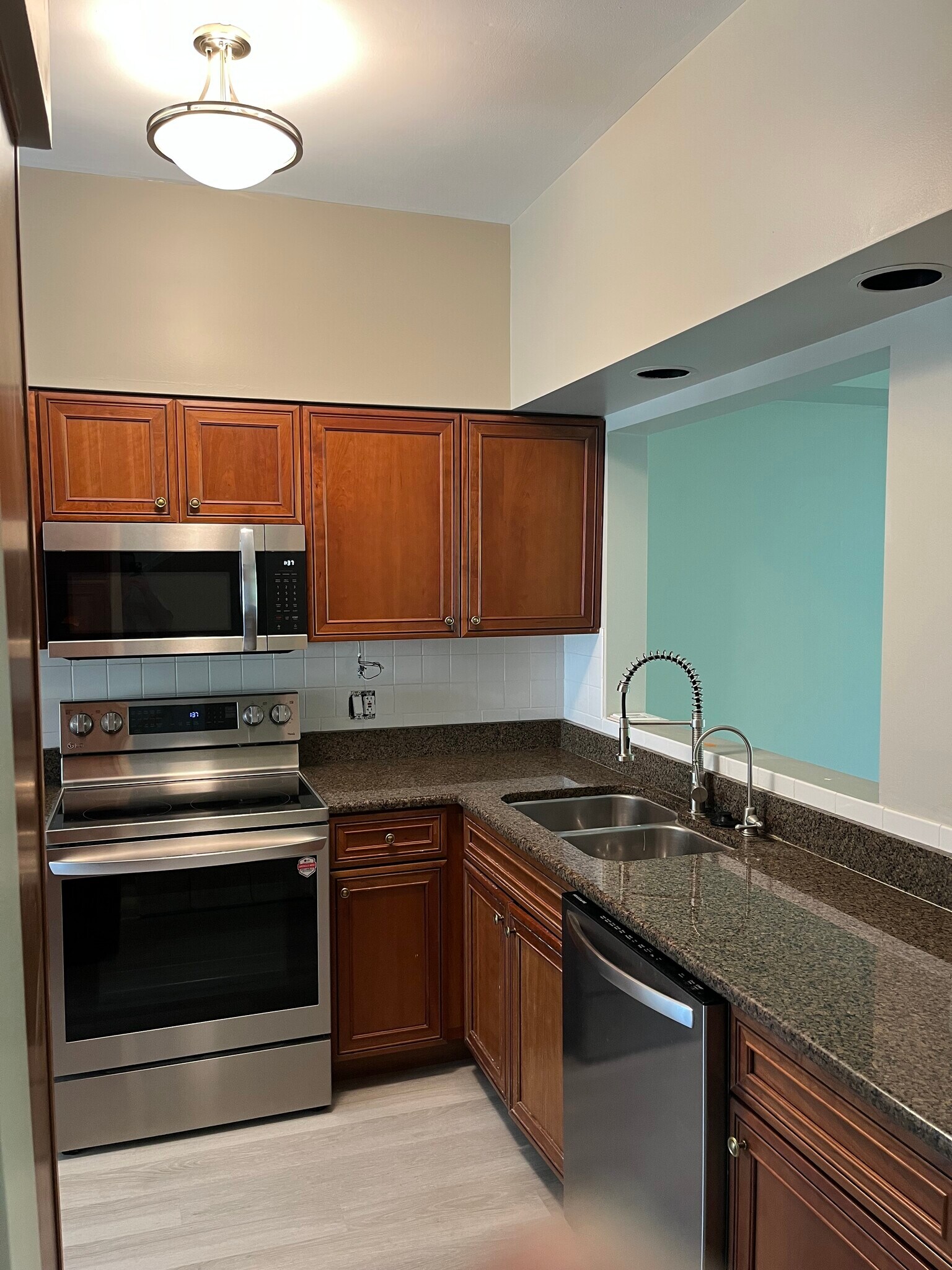 Stainless Steel Appl. - 378 White Oak Ln