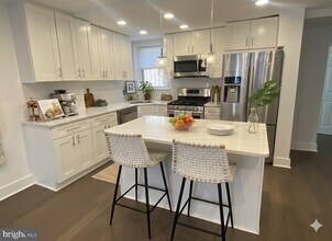 Building Photo - 1820 Clydesdale Pl NW