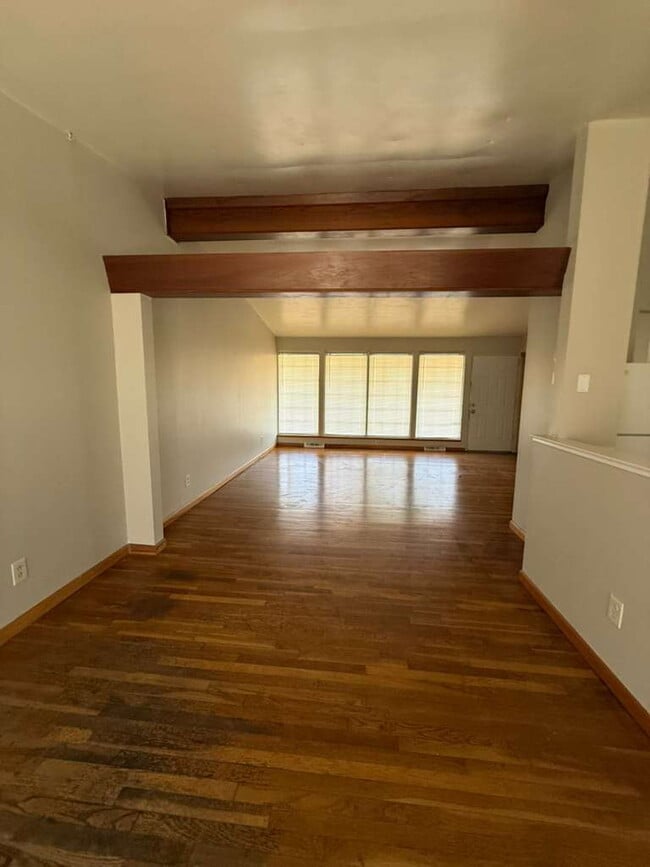 Building Photo - "Charming 3-Bed, 1 bath Sanctuary on Hallstead Drive - A Cozy 1189 Sq. Ft. Gem in St. Louis!"  No...