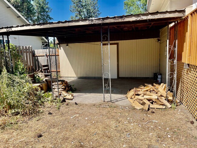 Building Photo - New on the Market!
