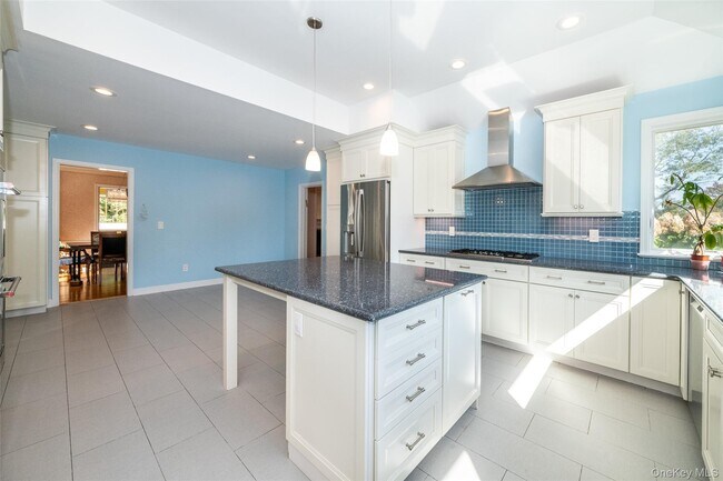 Building Photo - 18 Lomond Pl