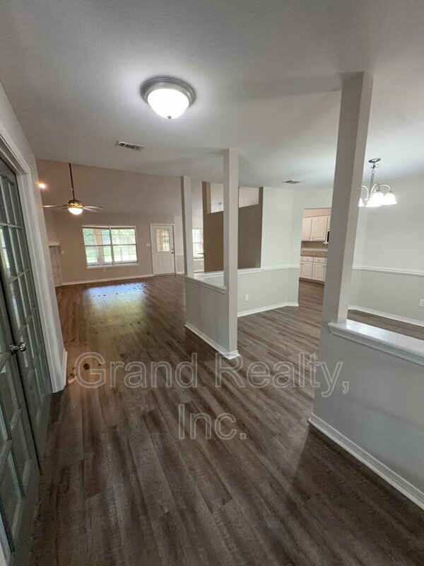 Building Photo - 6464 Outer Dr