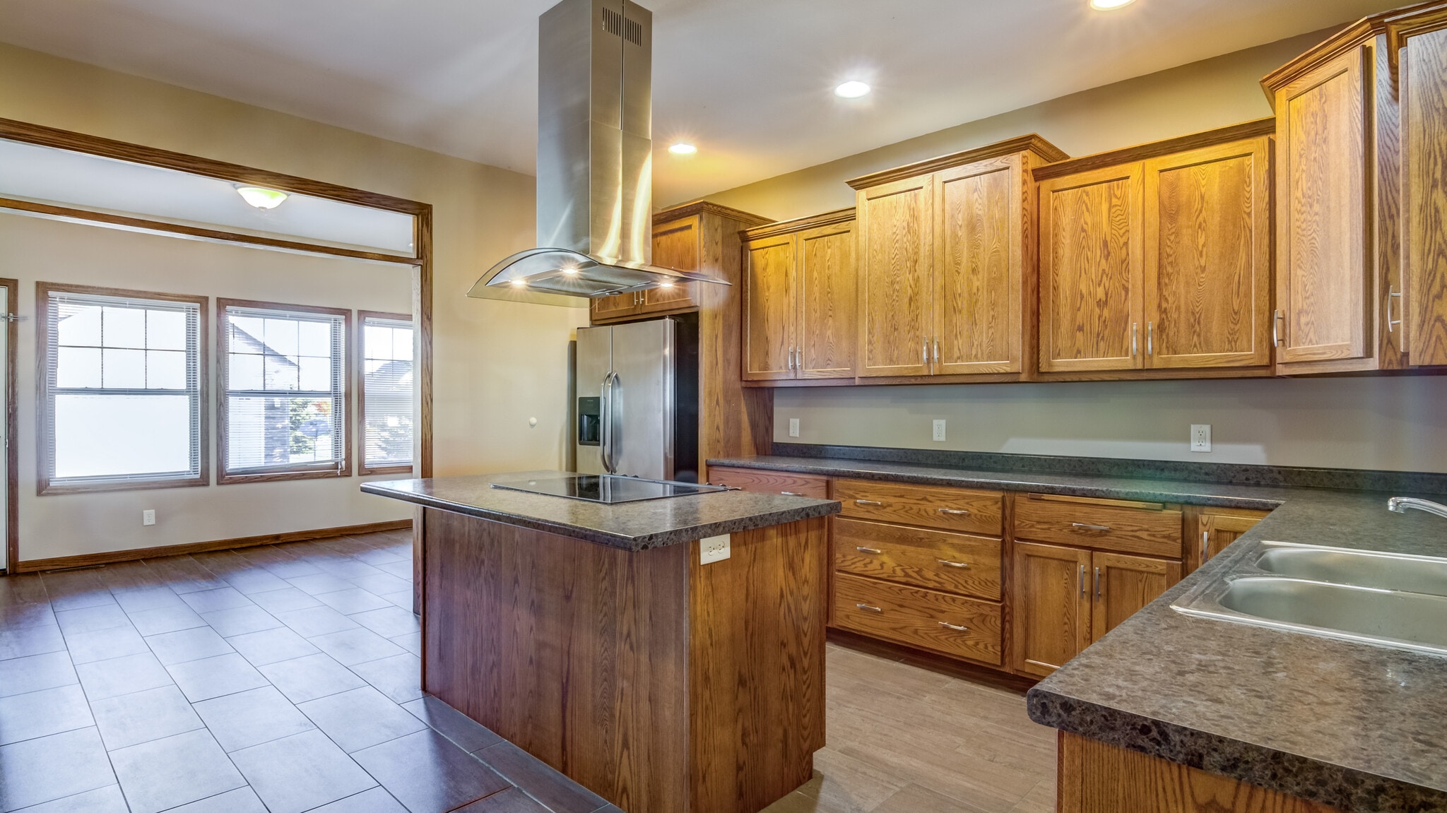 Building Photo - 956 Parkland Dr