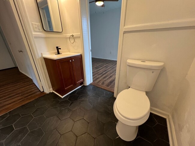 Building Photo - 511 Hudson Terrace