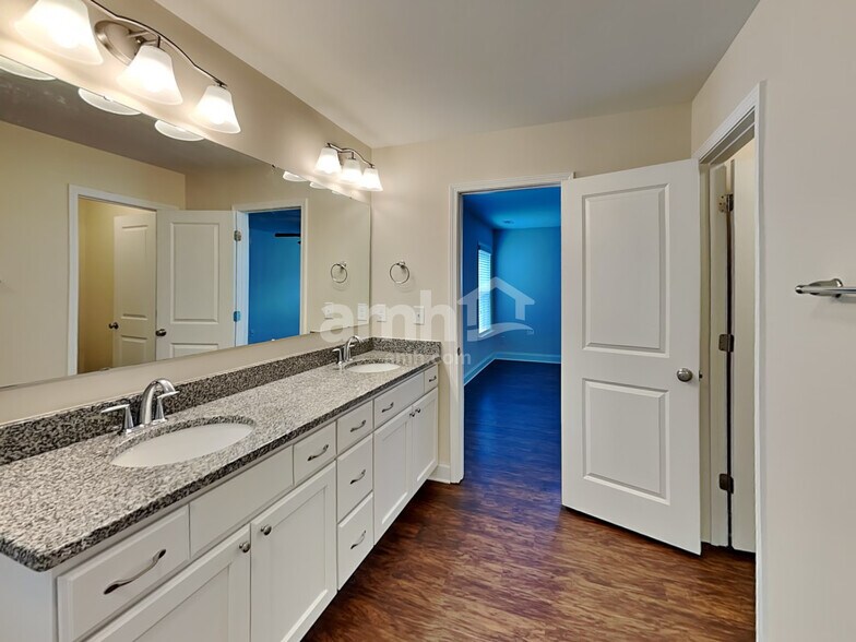 Building Photo - 1022 Monitor Ct