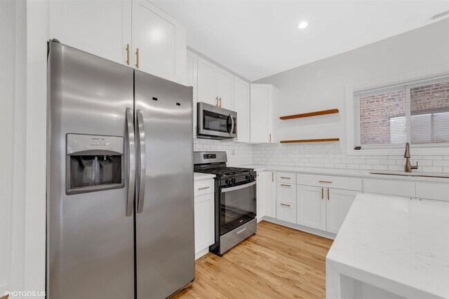 Building Photo - 6711 S Paxton Ave