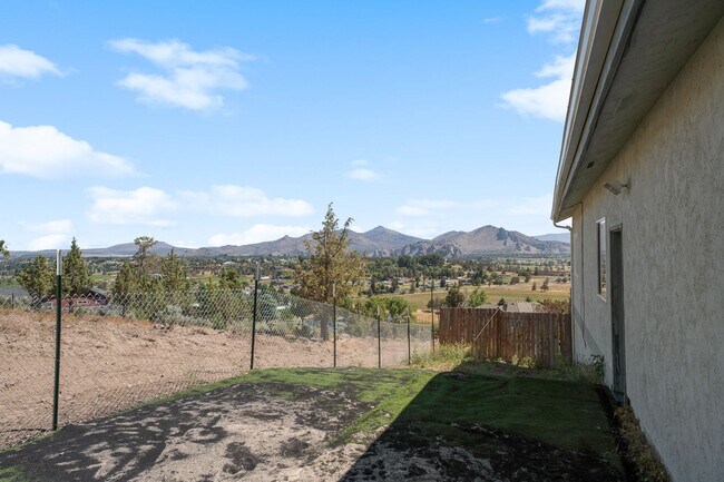 Building Photo - Charming 2 Bedroom ADU with Stunning Smith...