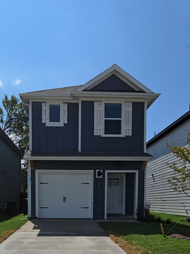 Building Photo - 307 Clematis St