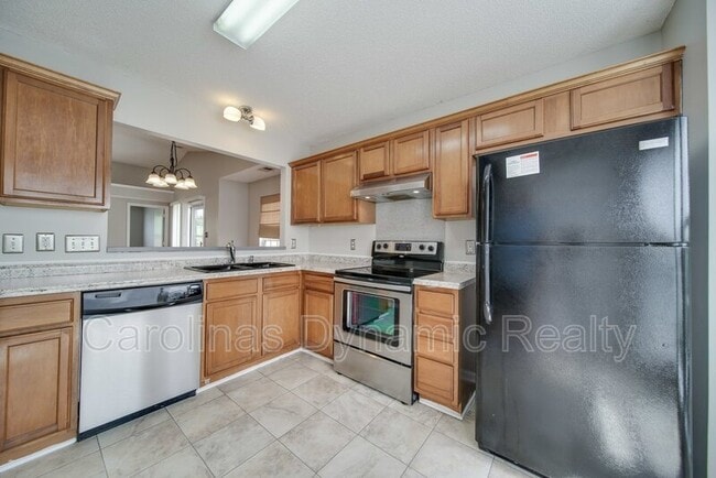 Building Photo - 120 Lantana Dr