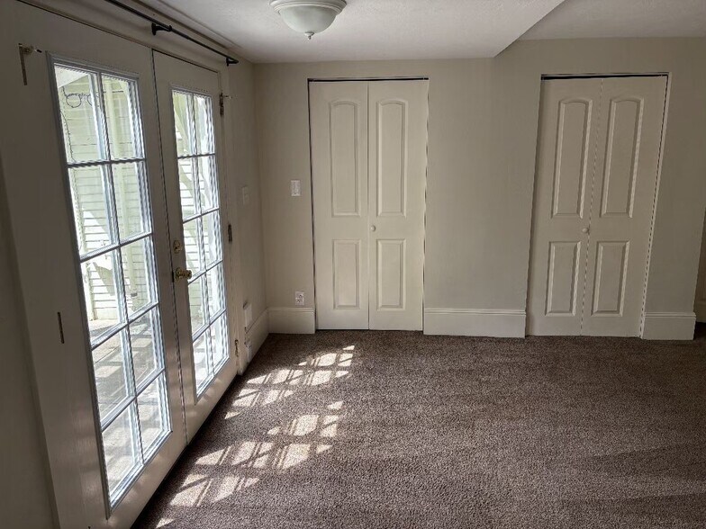 Building Photo - 824 Spencer Ave