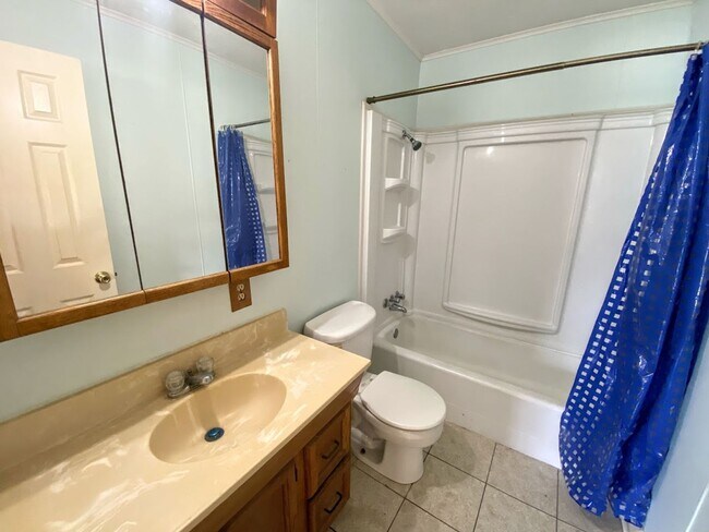 Building Photo - 2BR/1BA Duplex Near McNeese State University