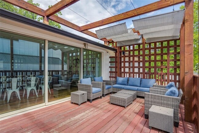 Building Photo - 2801 Cedarview Dr