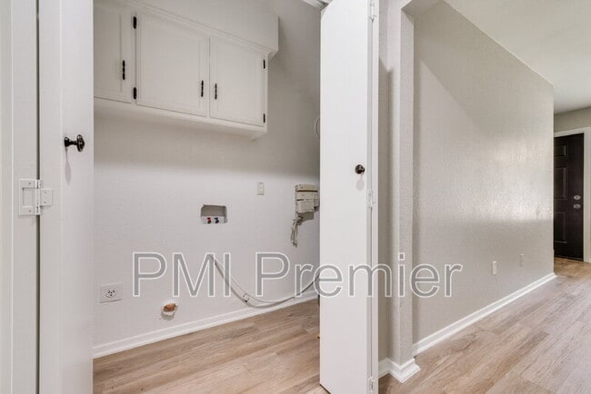 Building Photo - 105 Wildwood Ct