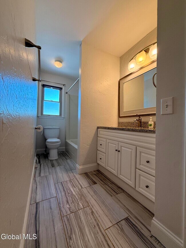 Building Photo - 292 Washington St