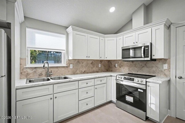 Building Photo - 2210 Shepard St