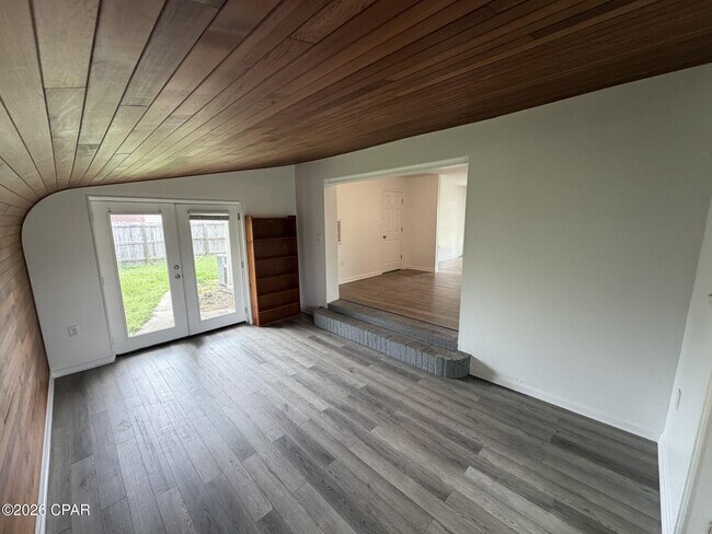 Building Photo - 1107 Yale Ave