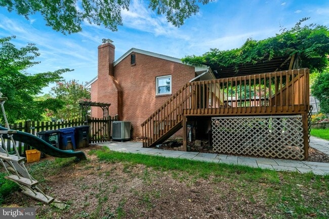 Building Photo - 821 N Latham St