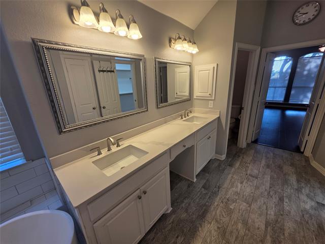 Building Photo - 2717 Cliffwood Dr