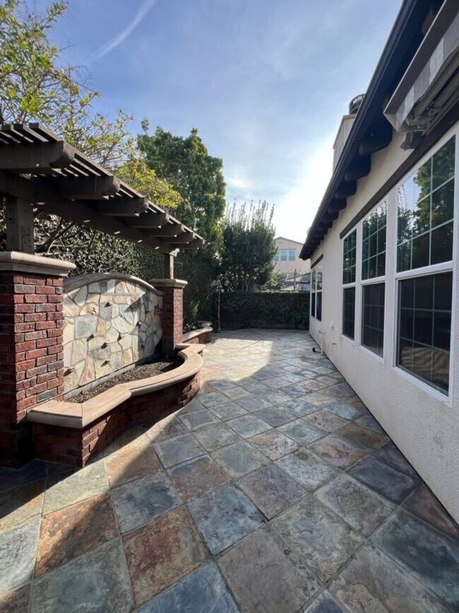 Building Photo - Spacious Single Story Home in Columbus Square